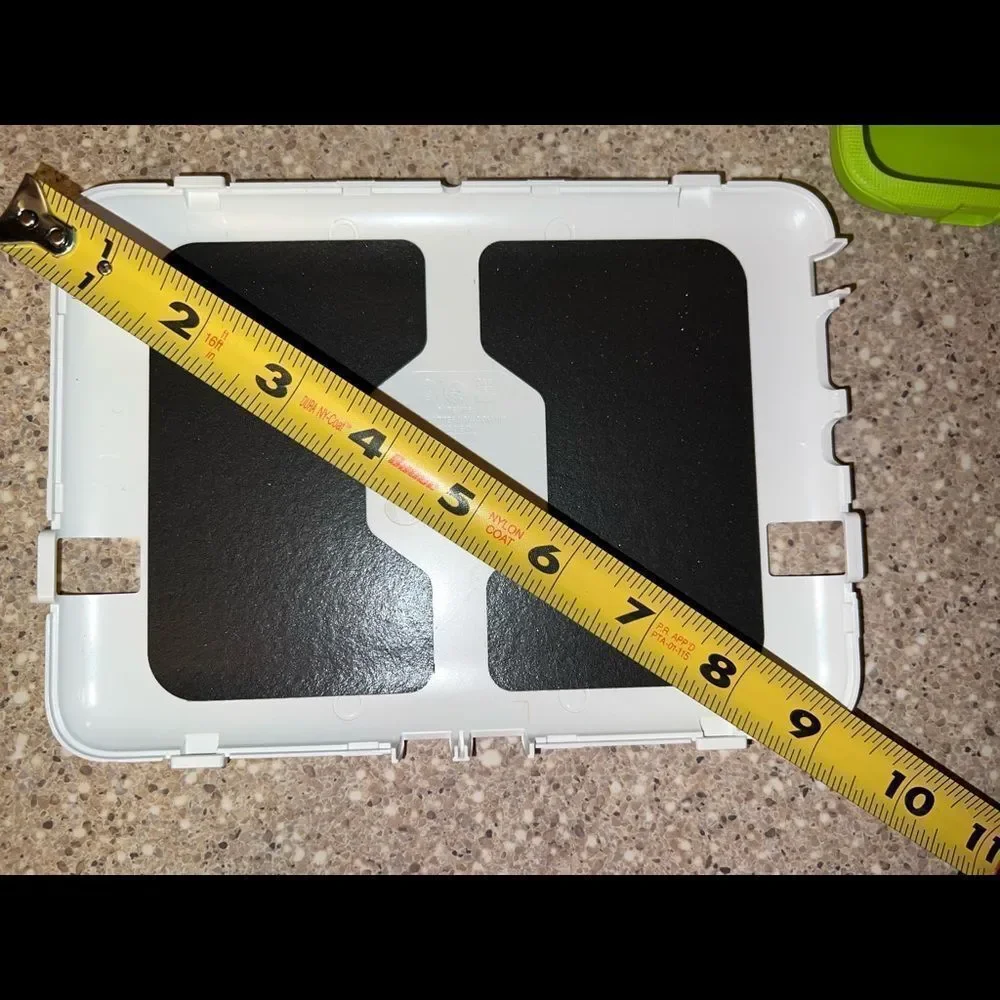 9 inch ~ Otterbox E-Reader / Tablet Case + Stand ~ EUC